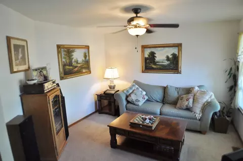 596 Collyer Dr, Redding, CA 96003 photo 5