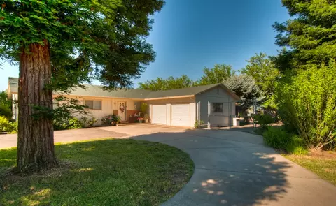 11374 Sara Dr, Redding, CA 96003 photo 2