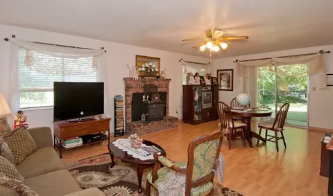 11374 Sara Dr, Redding, CA 96003 photo 4
