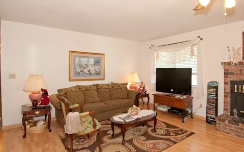 11374 Sara Dr, Redding, CA 96003 photo 3