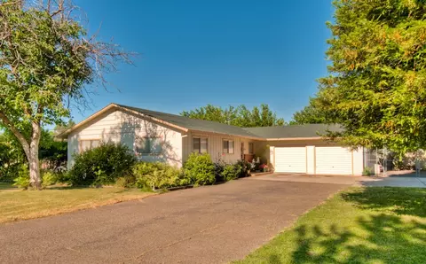 11374 Sara Dr, Redding, CA 96003 photo 1