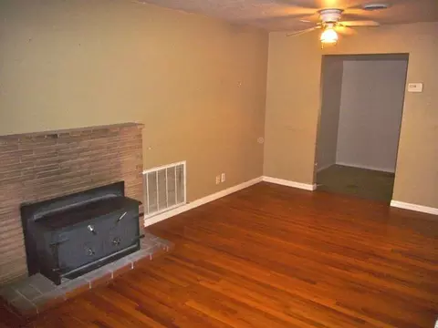 2081 Athens Ave, Redding, CA 96001 photo 2