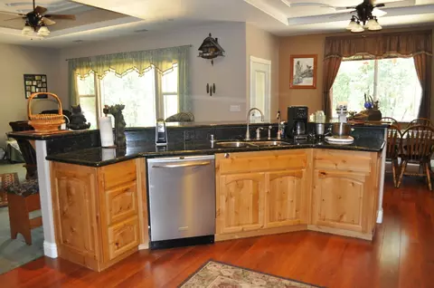 22265 Mirror Valley Ln, Redding, CA 96003 photo 3