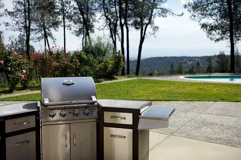 10054 Chateau Woods, Redding, CA 96001 photo 2
