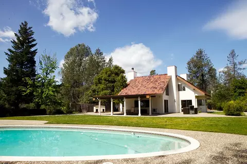 10054 Chateau Woods, Redding, CA 96001 photo 5