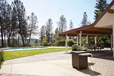 10054 Chateau Woods, Redding, CA 96001 photo 4