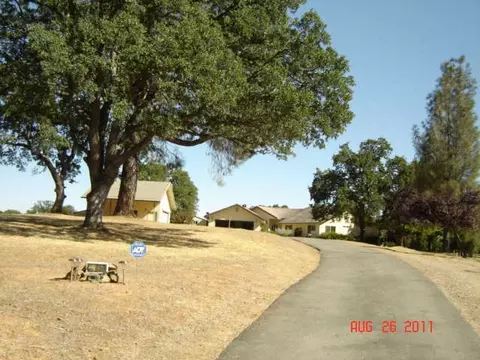 15850 Macleod Dr, Redding, CA 96001 photo 2