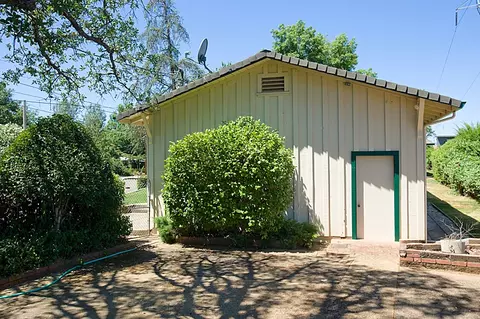 1710 Barbara Rd, Redding, CA 96003 photo 2