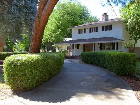 231 Weldon St, Redding, CA 96001 photo 1