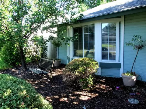 3358 Auburn Dr, Redding, CA 96001 photo 2