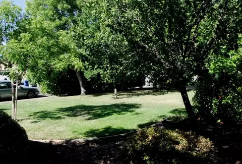 3358 Auburn Dr, Redding, CA 96001 photo 3