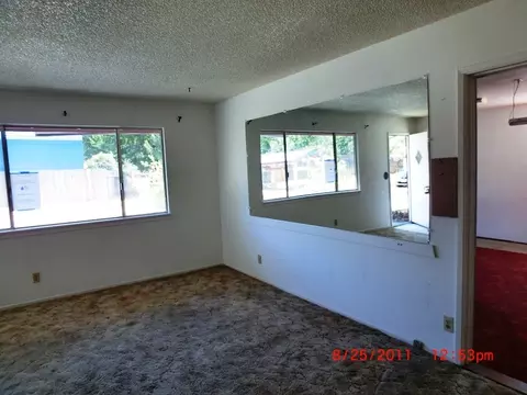 2832 Heather, Redding, CA 96002 photo 4