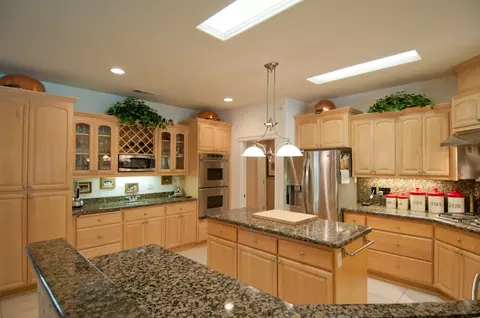 2384 Templeton Dr, Redding, CA 96002 photo 8