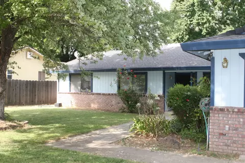 3820 Riverview Dr, Redding, CA 96001 photo 4