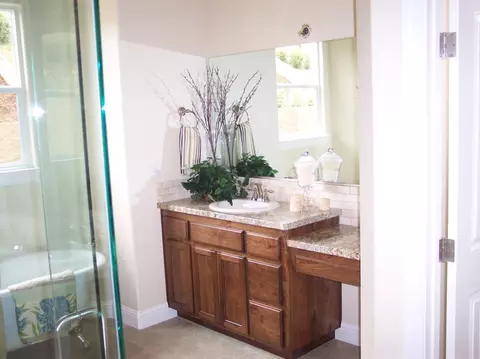 635 Mill Valley Pkwy, Redding, CA 96003 photo 12