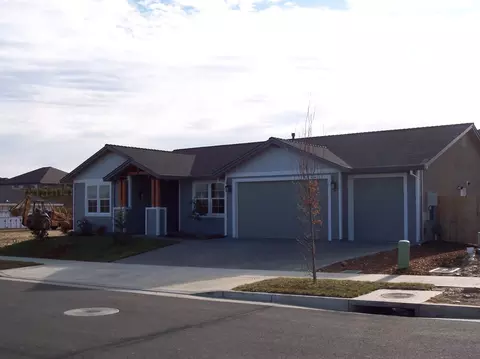 635 Mill Valley Pkwy, Redding, CA 96003 photo 2