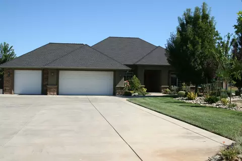 19870 Holstein Ln, Redding, CA 96002 photo 1