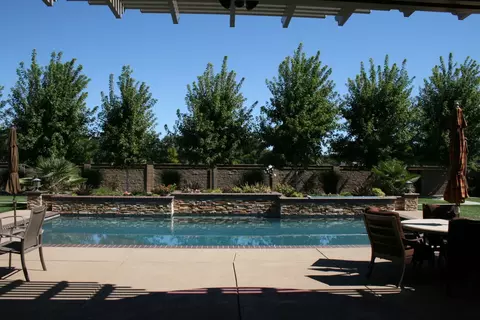 19870 Holstein Ln, Redding, CA 96002 photo 2