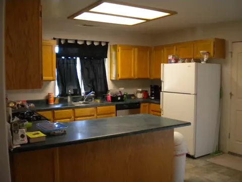 825 Jefferson Ct, Redding, CA 96002 photo 2