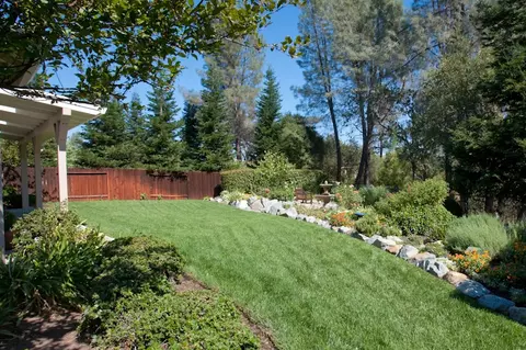 2163 Dream St, Redding, CA 96001 photo 2