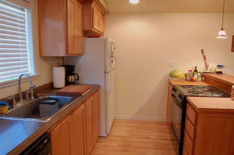 945 West, Redding, CA 96001 photo 4