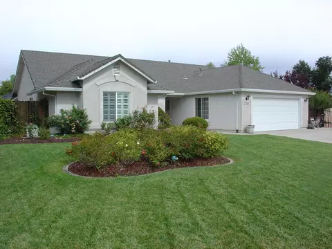 2710 Gemstone Ct, Redding, CA 96001 photo 2