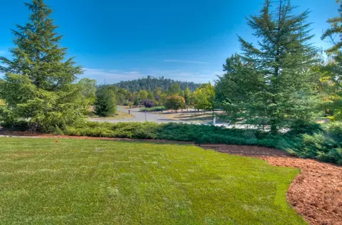 16049 Plateau Cir, Redding, CA 96001 photo 3