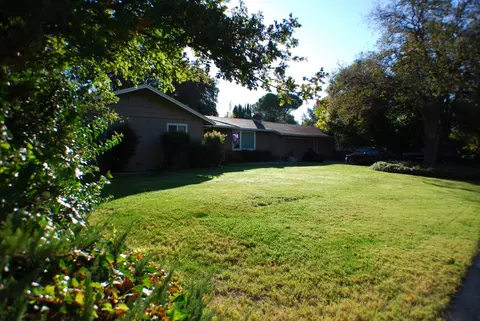 7017 Riata Dr, Redding, CA 96002 photo 2