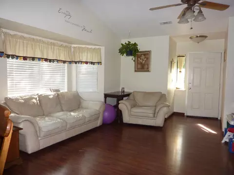 1065 Dara Ct, Redding, CA 96003 photo 3