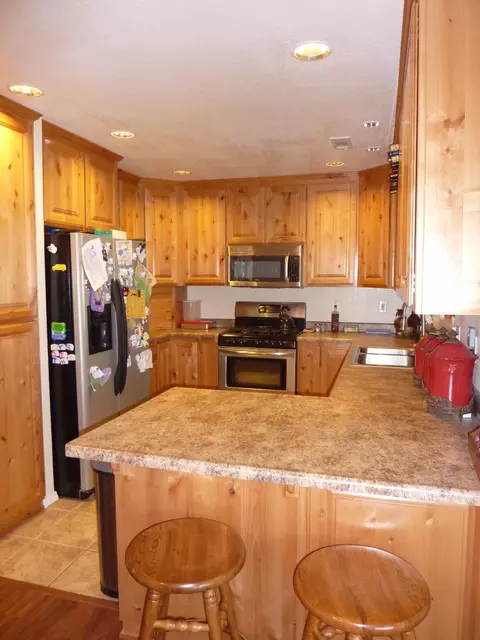 1065 Dara Ct, Redding, CA 96003 photo 2