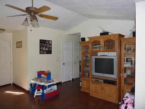 1065 Dara Ct, Redding, CA 96003 photo 4