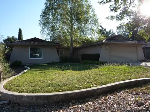 1079 Pineland, Redding, CA 96002 photo 1