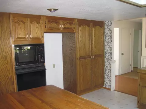 6892 Tucker Ln, Redding, CA 96002 photo 3