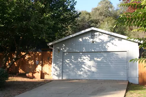 2908 West St, Redding, CA 96001 photo 1