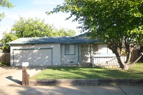 2472 Corona St, Redding, CA 96002 photo 2