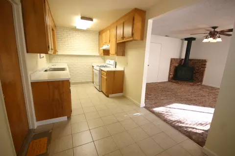 2472 Corona St, Redding, CA 96002 photo 7