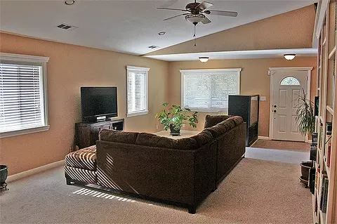 2111 California St, Redding, CA 96001 photo 4