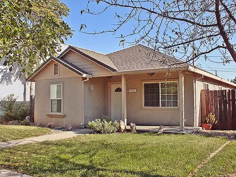 2111 California St, Redding, CA 96001 photo 1