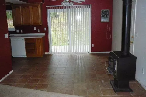 17663 Cowgill Ln, Redding, CA 96003 photo 5