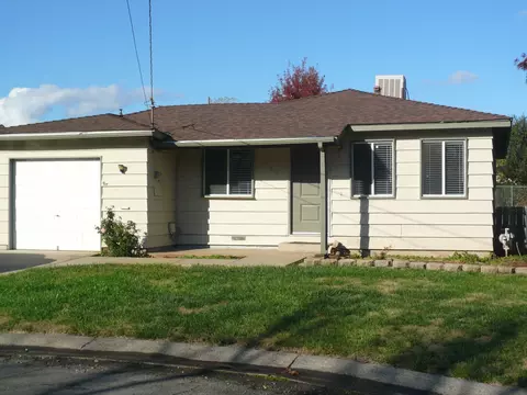 1920 Carleton St, Redding, CA 96002 photo 1