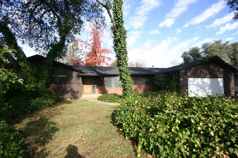 562 Rafael St, Redding, CA 96002 photo 1