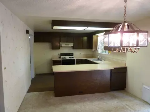 2465 Howard Dr, Redding, CA 96001 photo 3