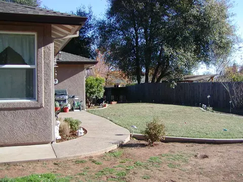 4380 Alta Saga Dr, Redding, CA 96002 photo 2