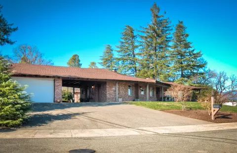 1170 Circle, Redding, CA 96001 photo 1