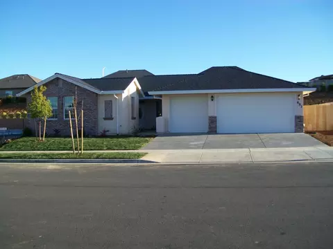 651 Mill Valley Pkwy, Redding, CA 96003 photo 1