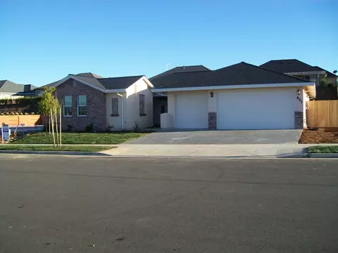 651 Mill Valley Pkwy, Redding, CA 96003 photo 2