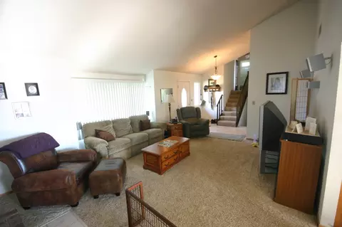 1925 Riviera Dr, Redding, CA 96001 photo 3