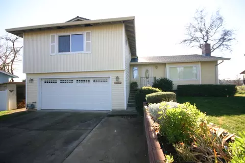 1925 Riviera Dr, Redding, CA 96001 photo 1