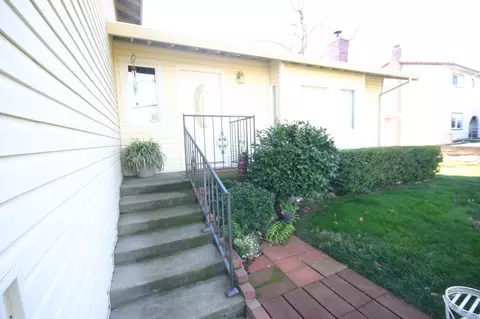 1925 Riviera Dr, Redding, CA 96001 photo 2