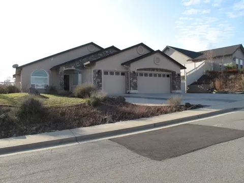 2135 Terra Nova Dr, Redding, CA 96003 photo 1